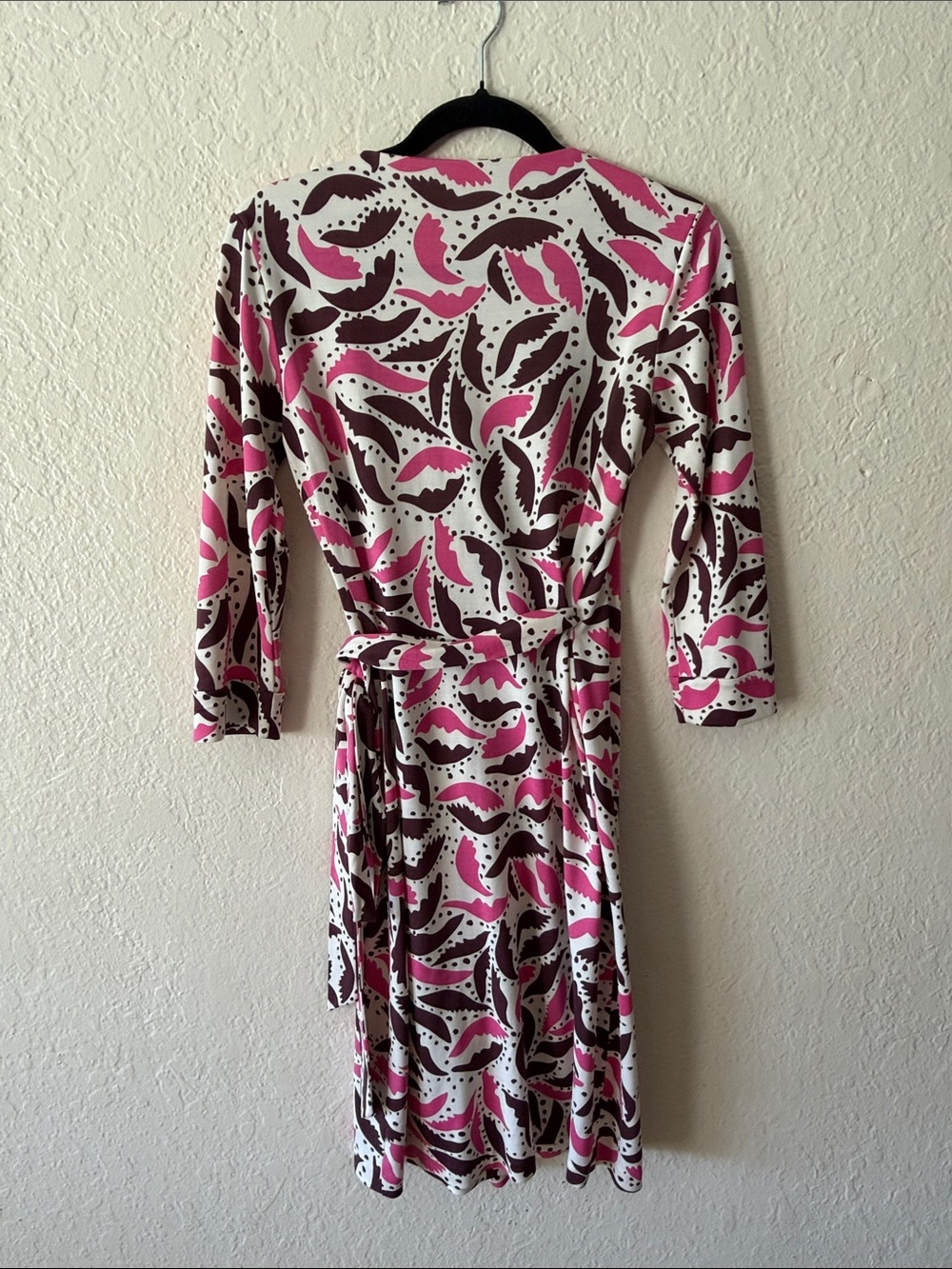 Diane Von Furstenberg 100% Silk Printed Wrap Mini Dress Size 4 Pink Purple White - Picture 7 of 7
